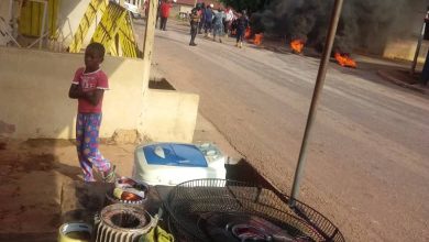 Photo of Video: Irate youth on rampage at Konongo; burn tyres after an illegal miner was killed