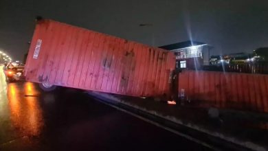 Photo of Articulated truck skids off Nkrumah Circle overpass [Video + Photos]
