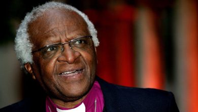 Photo of South Africa’s Desmond Tutu dies at 90