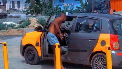 Photo of Video: Taxi driver goes naked, curses ‘MTN’ for blocking SIM card